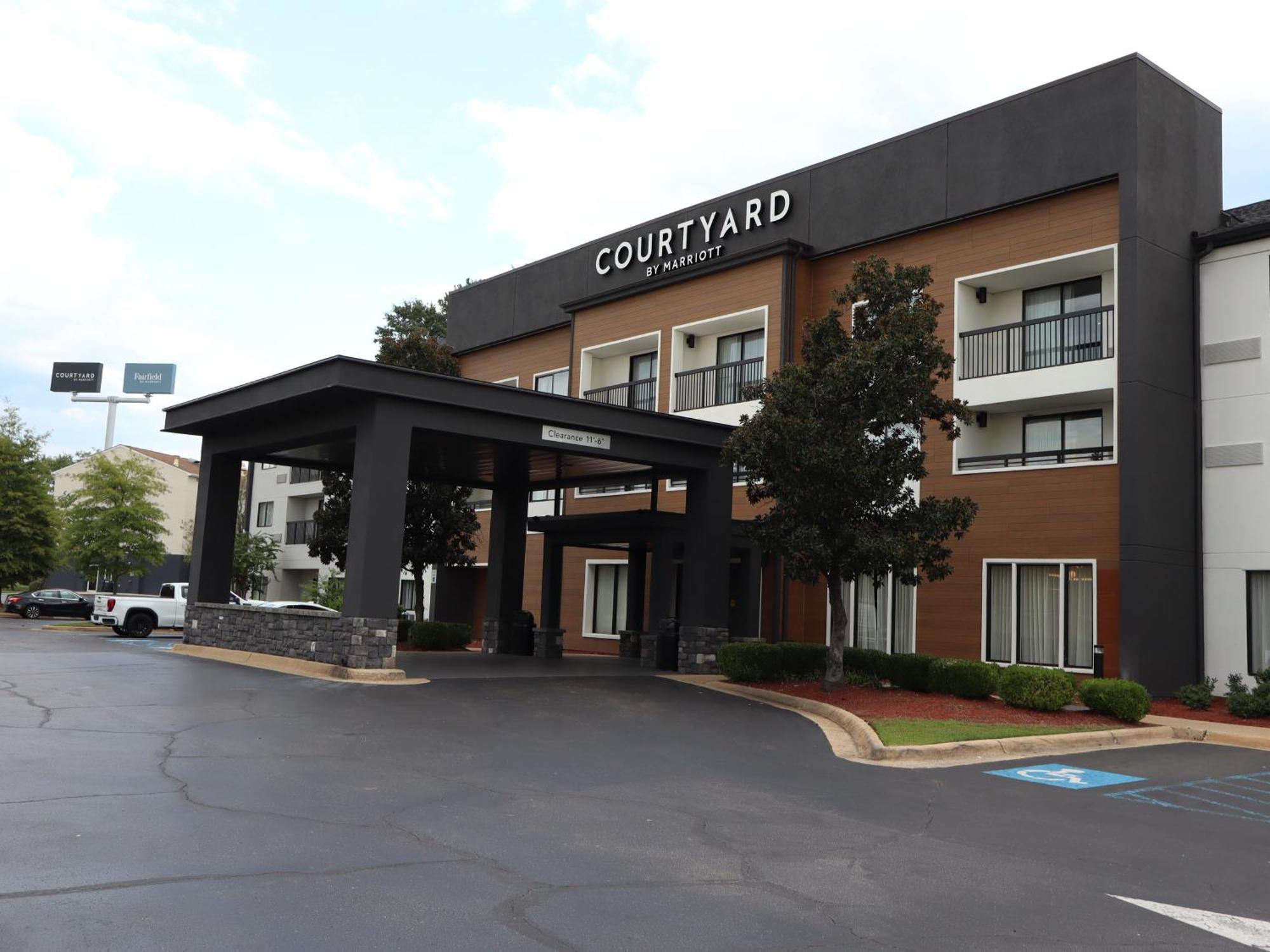 Courtyard Tuscaloosa Hotell Exteriör bild